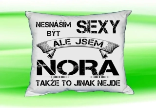 Polštář se jménem NORA Bilý