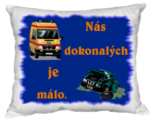 Polštářek se sanitkou Nás dokonalých je málo 