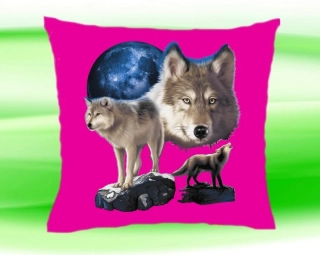 Polštářek s vlky na skále růžový
