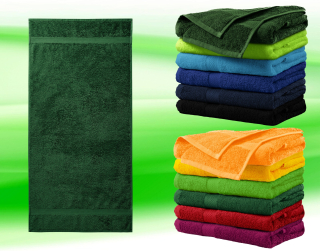 Moon River vyšívaná osuška se jménem lahvově zelená 70 x 140 cm