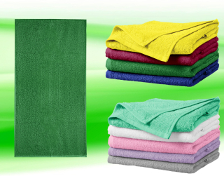 Moon River vyšívaný ručník se jménem středně zelený 50 x 100 cm